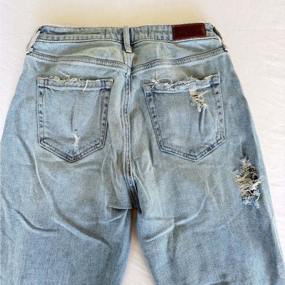 Hollister curvy high rise mom jeans distressed - Picture 6 of 7